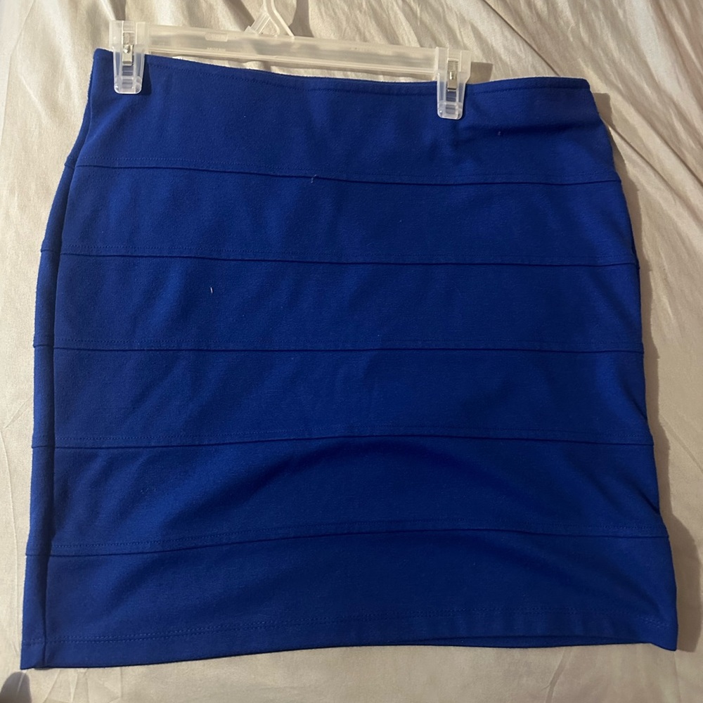 1X forever 21 blue skirt, has stretch, 18 inches, elastic in waistband,